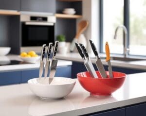 Keukenschalen met een magnetische bevestiging voor messen