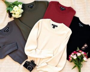 Saint Laurent sweaters: Voor een casual Parijse flair